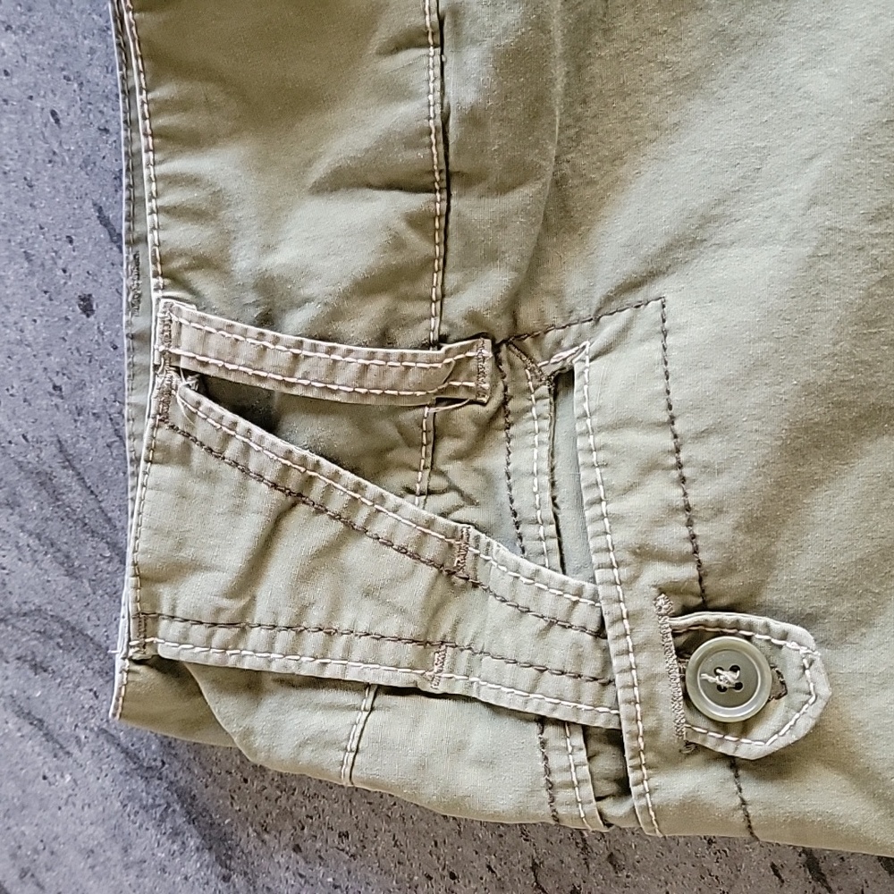 LANE BRYANT Shorts w/ Stylish Belt Loop Design Green size 16 - Picture 2 of 12